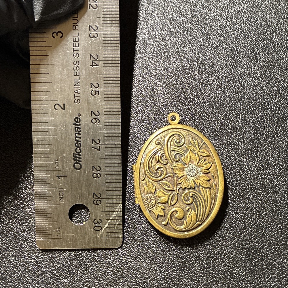 Vintage floral Locket